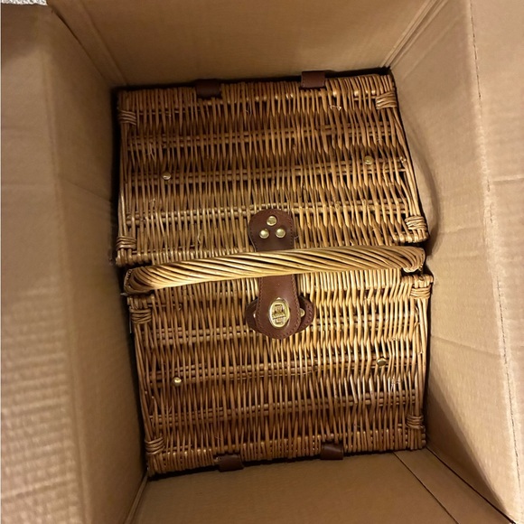 Picnic Time Piccadilly Double Lid Picnic Basket - Picture 4 of 5